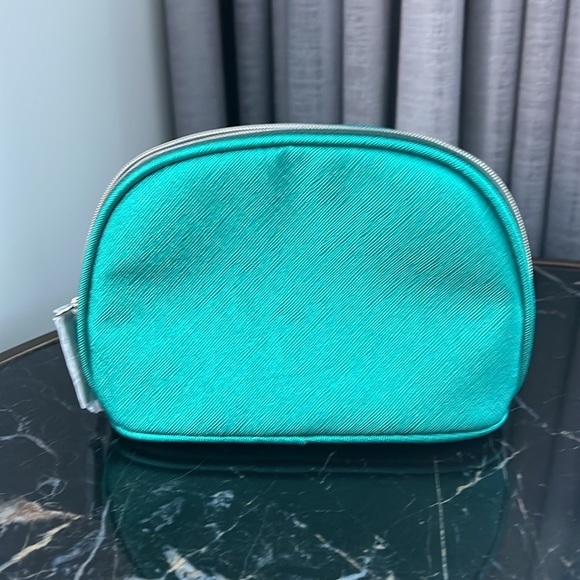 NEW La Mer Skincare Teal Green Shiny Makeup Bag or Cosmetics Case - Picture 3 of 5